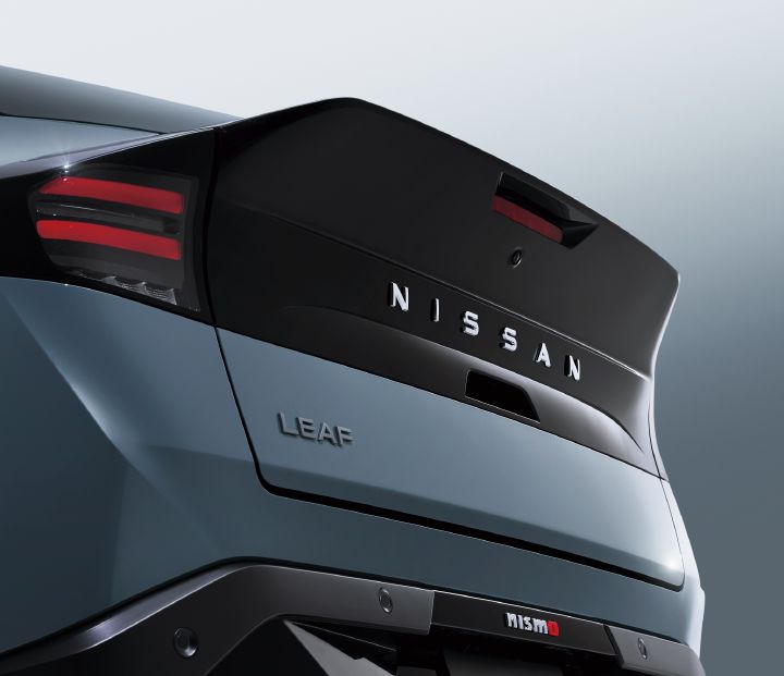 Image statique de ¾ arrière d’une LEAF NISMO