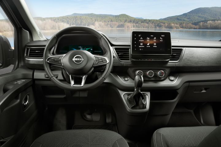 Zona do condutor da Nissan Primastar