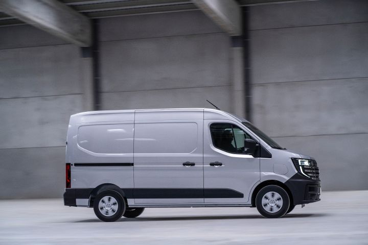 Interstar-e – fra siden mod højre med dør