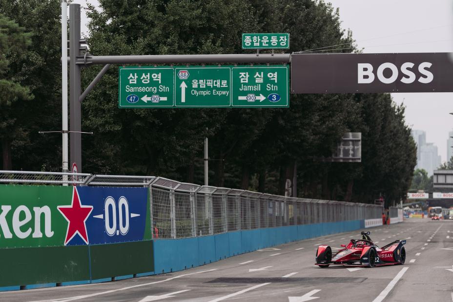 Maximilian Guenther driving on the track.