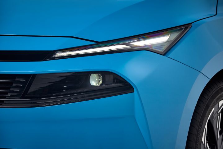Fotografía de  Nissan Versa 2026 faro izquierdo.