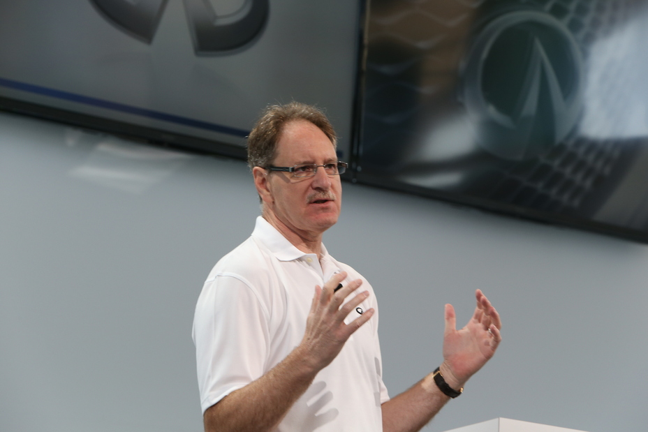Johan de Nysschen giving a speech