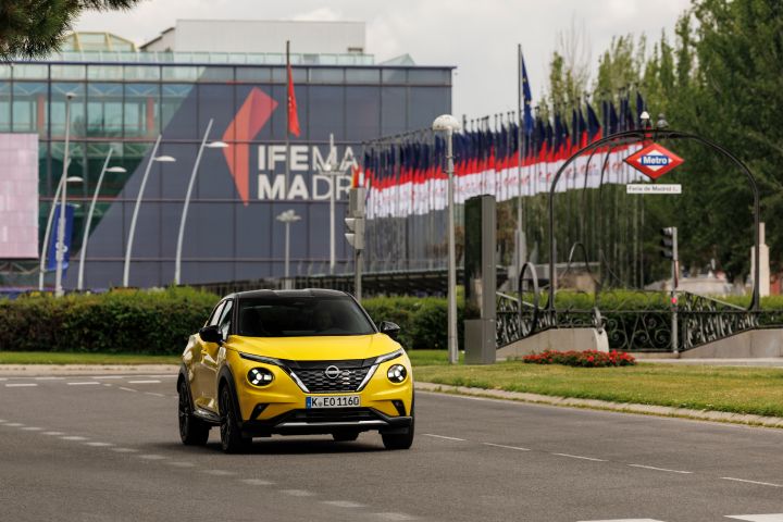 Coche Juke IKON EDITION delante de IFEMA