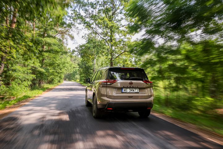 Nowy Nissan X‑Trail N-Trek – ujęcie dynamiczne