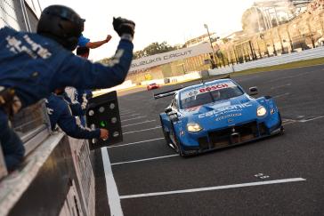 12カルソニック IMPUL Zが新型Zのデビューイヤーでチャンピオンを獲得