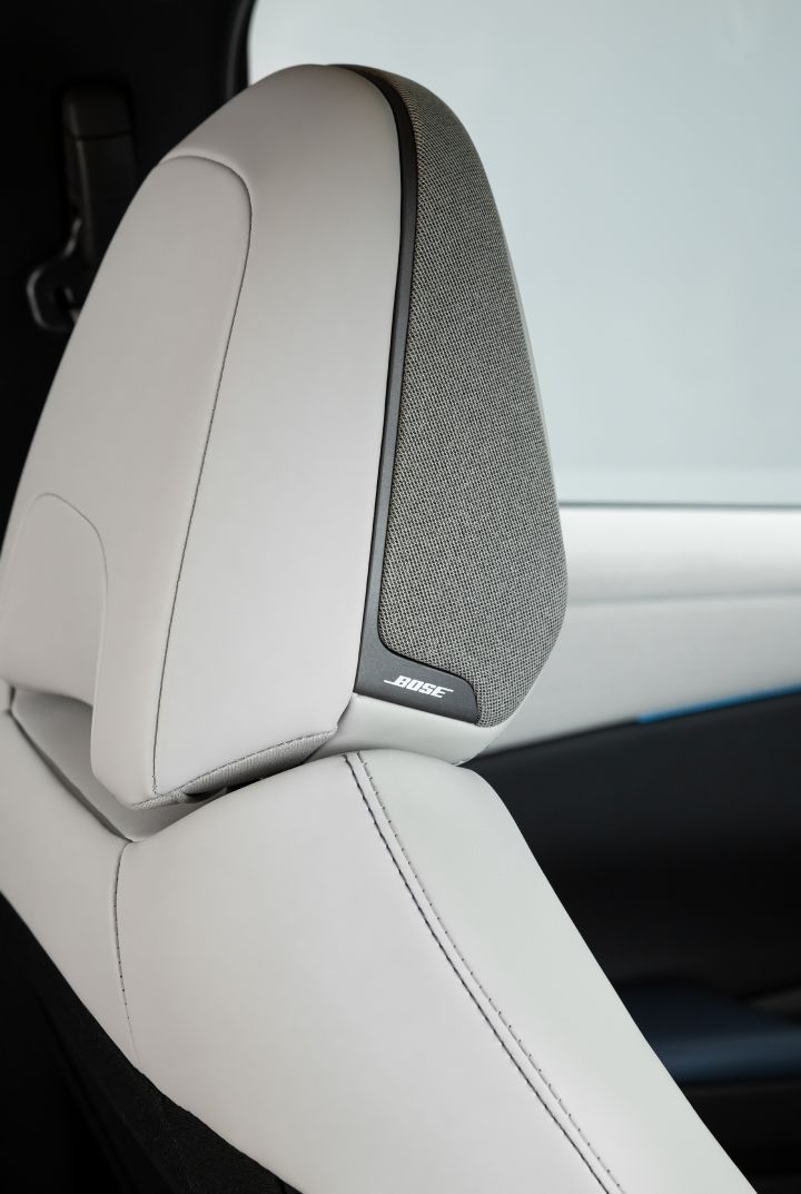 Détail des appuie-tête de l'habitacle de la nouvelle Nissan LEAF avec haut-parleurs BOSE intégrés.