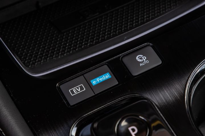 Detailaufnahme der EV- und e‑Pedal-Schalter im Innenraum des Nissan X‑Trail