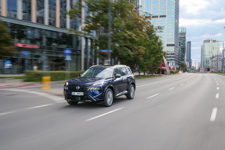 Nowy Nissan X‑Trail Tekna+ – ujęcie dynamiczne