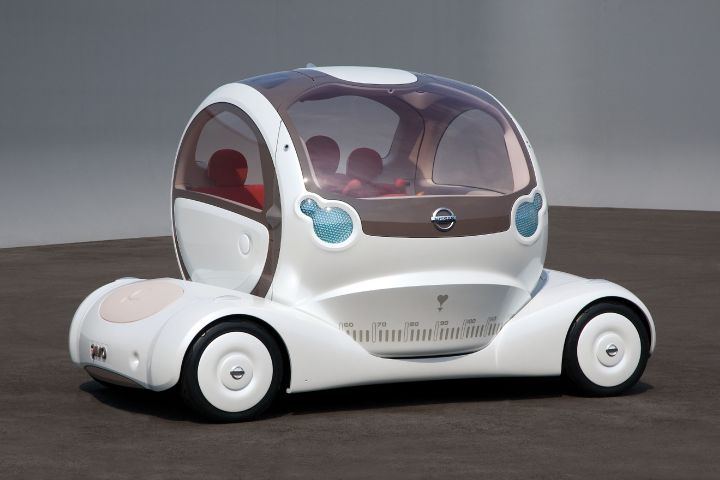 Side view of the Nissan Pivo Concept with the cabin rotated.