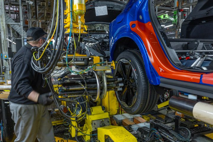 Montage eines Rades an einem Nissan Qashqai