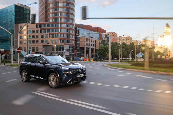 Nowy Nissan X‑Trail Tekna+ – ujęcie dynamiczne