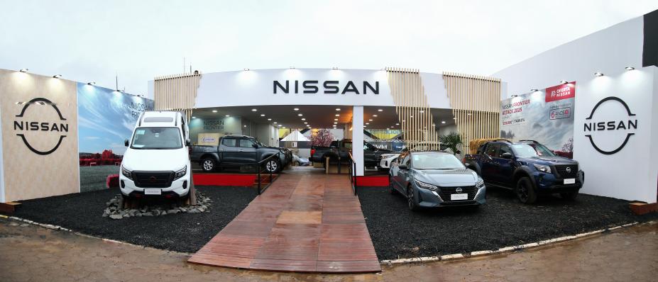 Frente do estande da Nissan na Expointer