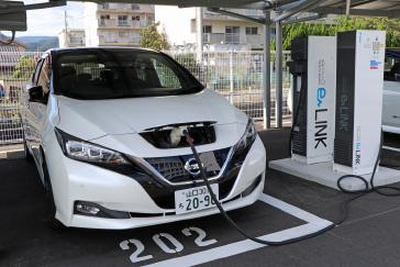 A trial using Nissan LEAF electric cars to help power office buildings has proved successful in cutting energy costs and CO2 emissions.