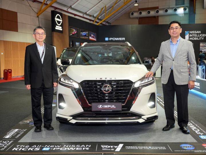 Mr. Koo & Mr. Daniel posed with the new Nissan Kicks e‑POWER IMPUL Edition