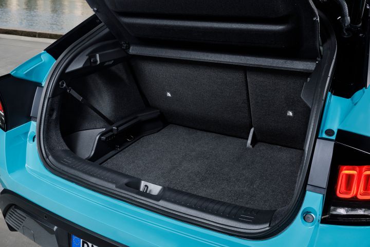 Geöffneter Kofferraum des neuen Nissan LEAF