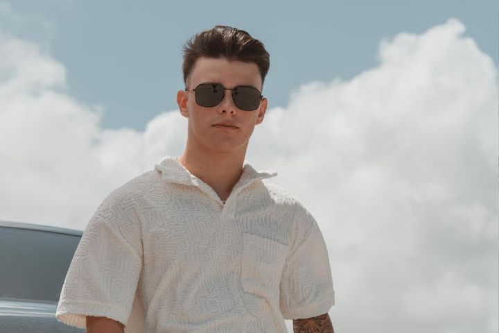 Zane Maloney with a white shirt on and sunglasses.