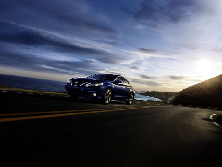 2018 Nissan Altima Driving