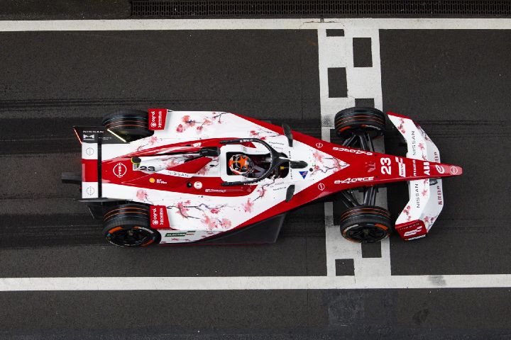 Luftaufnahme von Norman Natos Auto mit der Startnummer 23 während des E-Prix-Wochenendes in Shanghai.