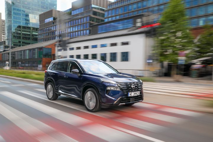 Nowy Nissan X‑Trail Tekna+ – ujęcie dynamiczne