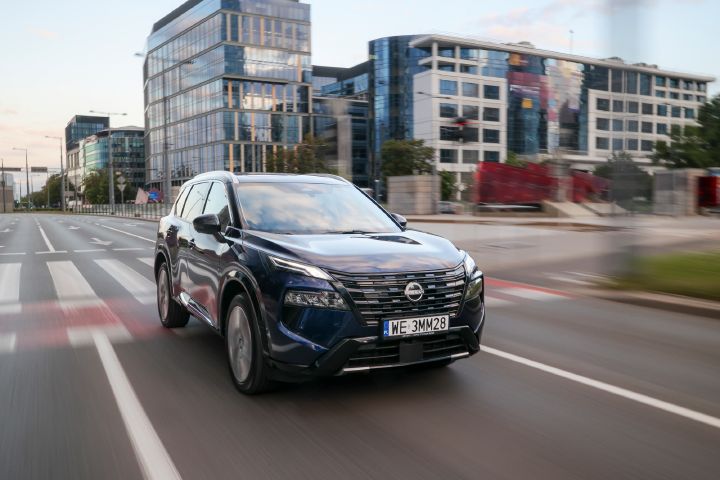 Nowy Nissan X‑Trail Tekna+ – ujęcie dynamiczne
