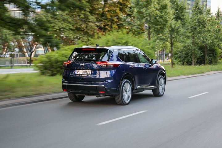Nowy Nissan X‑Trail Tekna+ – ujęcie dynamiczne