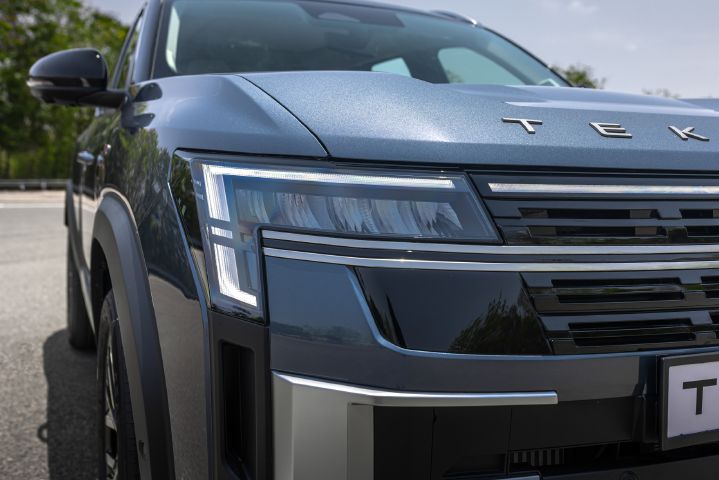 Detailed view of the Nissan Tekton front headlamp and grille, highlighting the LED lighting signature.
