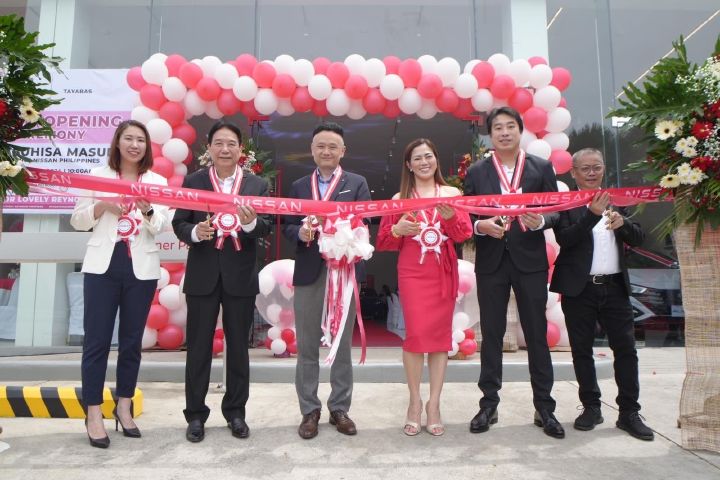 A group photo of Yasuhisa Masuda with the Management Team of Topcars Autoworld Corp. in front of the Nissan Tayabas- Quezon for the ribbon cutting.