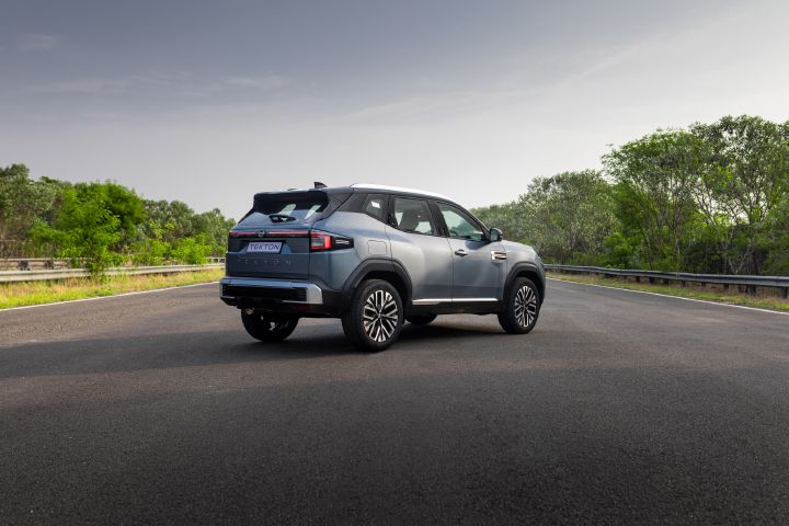Rear three-quarter view of the Nissan Tekton showcasing its tailgate design, rear lighting and SUV silhouette.