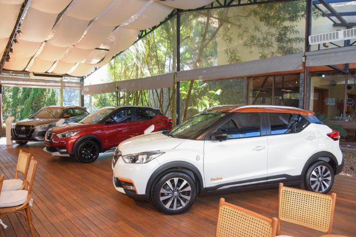 As três séries especiais presentes na celebração dos 10 anos do Nissan Kicks lado a lado. Em primeiro plano a Rio 2016, seguida pela UEFA Champions League e a XPlay no fundo.