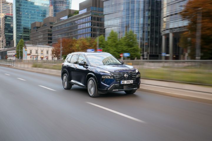 Nowy Nissan X‑Trail Tekna+ – ujęcie dynamiczne