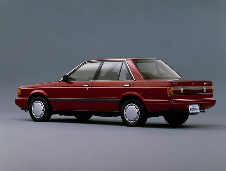 未開封 日産 サニー 1500 Super Saloon 1987年式 thumbnail-720x404.jpg