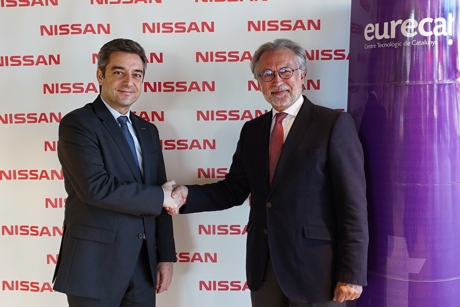 Genís Alonso, consejero director general de Nissan Motor Ibérica y Xavier Torra, presidente de Eurecat, en el acto de la firma del acuerdo estratégico. 