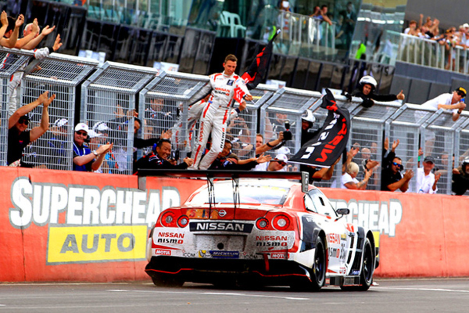 エブロ バサースト　12時間レース　2015 ウイナー　日産　GT-R ニスモ Nissan wins 2015 Bathurst 12-hour as GT-R conquers Mount