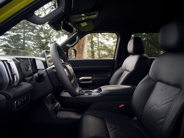 Nissan debuts the Frontier Pro PHEV globally in Mexico.