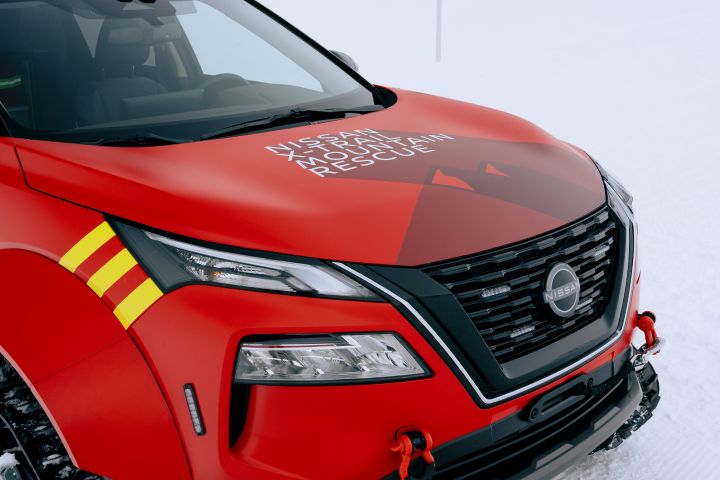 The front grille of Nissan X‑Trail Mountain Rescue