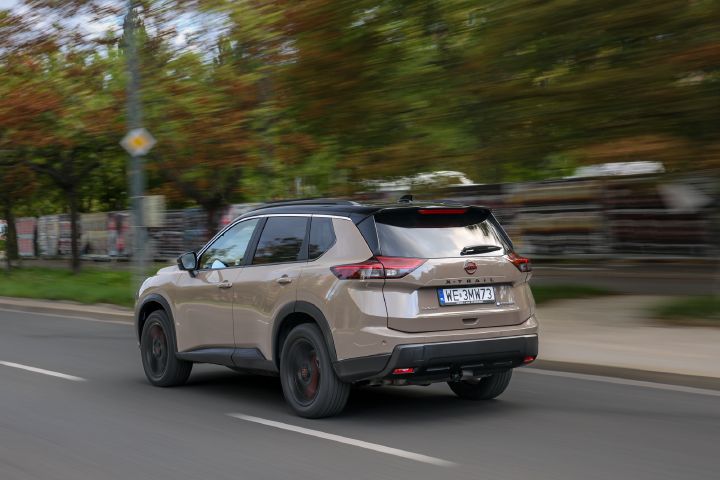 Nowy Nissan X‑Trail N-Trek – ujęcie dynamiczne