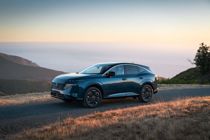 Left profile view of the 2026 Nissan Murano during sunset.