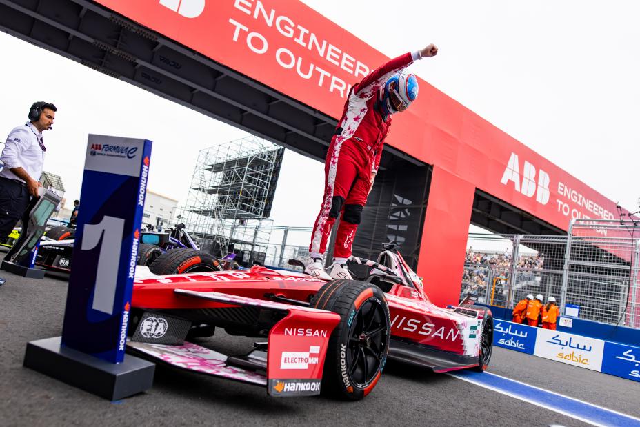 El equipo Nissan gana en casa