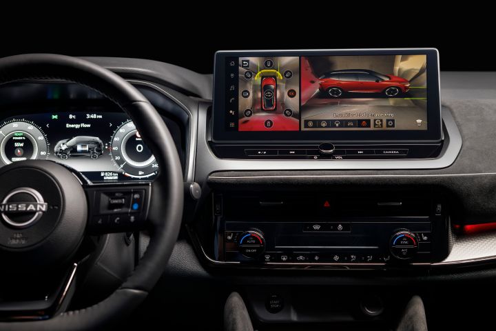Gros plan sur le tableau de bord et l’écran central du Nissan Qashqai