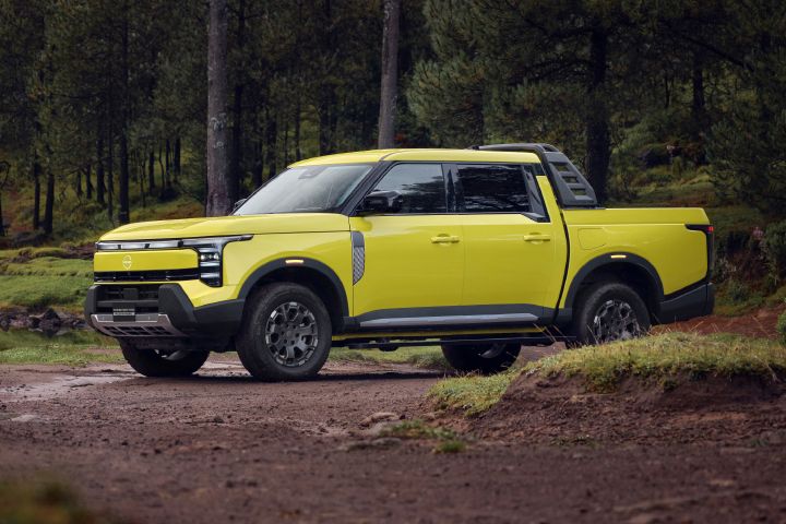Nissan debuts the Frontier Pro PHEV globally in Mexico.