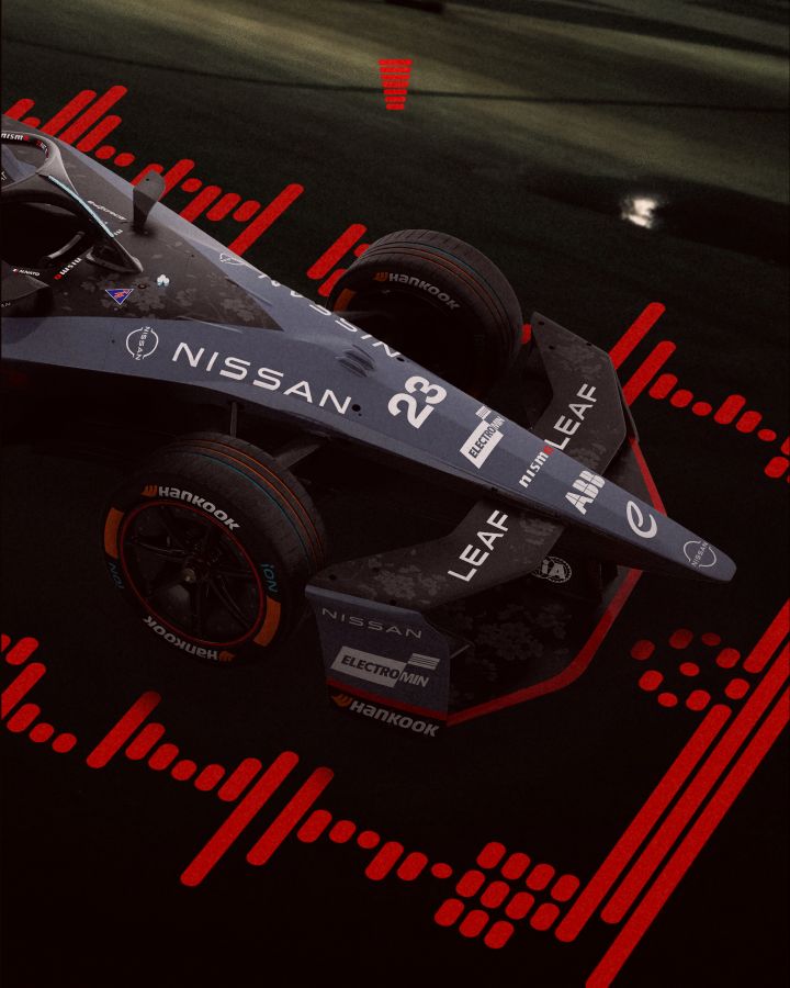 Nahaufnahme des vorderen Teils des Nissan e‑4ORCE 05 mit der Startnummer 23, der mit einer einzigartigen, einmaligen NISMO-Lackierung versehen ist.