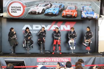Los fans pueden convivir con los pilotos y conocer los nuevos modelos NISMO.