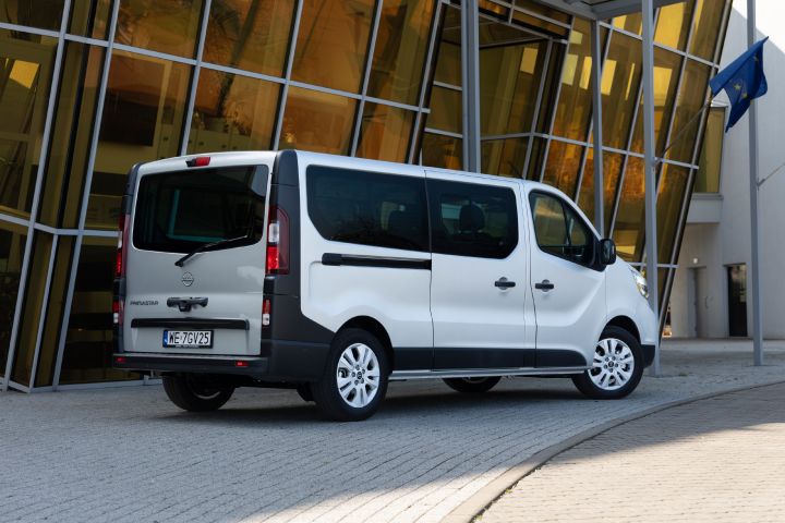 Ujęcie statyczne tyłu nadwozia Nissan Primastar LCV