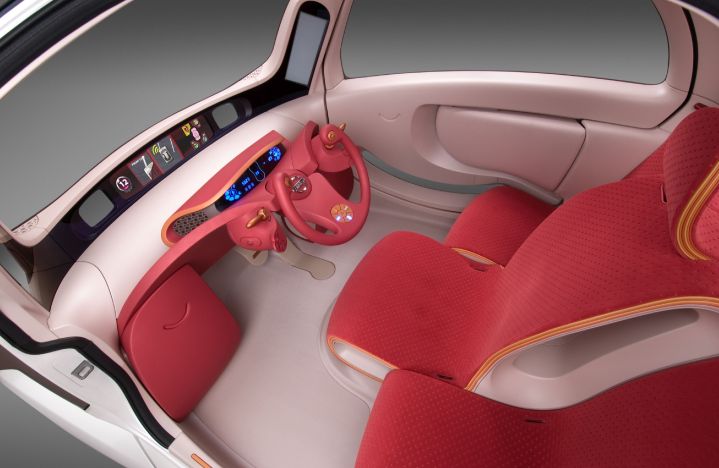 Pink interior in the Nissan Pivo concept.