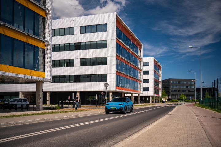 Nowy elektryczny Nissan Micra – ujęcie dynamiczne