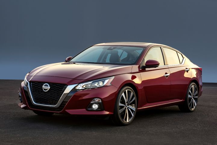 Front angled view of the 2019 Nissan Altima