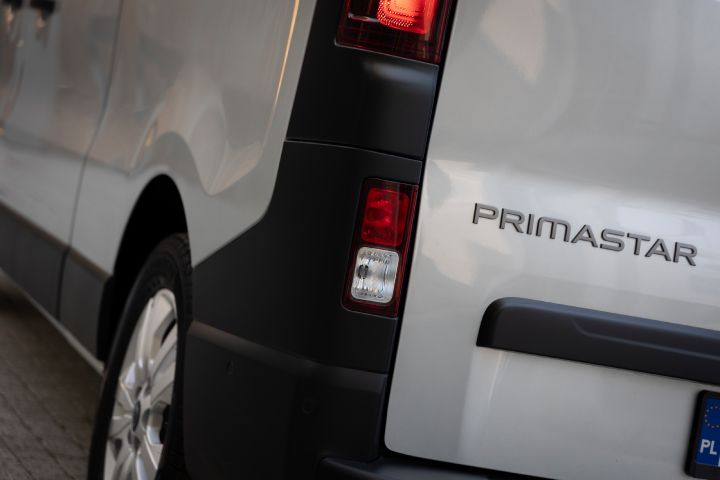 Ujęcie detal nadwozia Nissan Primastar LCV