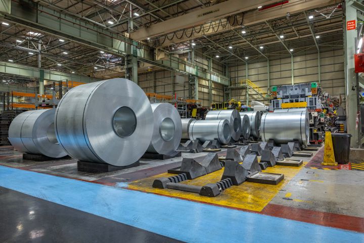 Aluminiumrollen im Nissan Werk in Sunderland