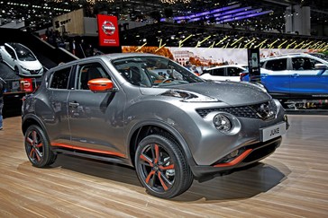 Der beliebte Kompakt-Crossover Nissan Juke präsentiert sich mit neuen Ausstattungs-Features, Außenfarben und Personalisierungs-Optionen.