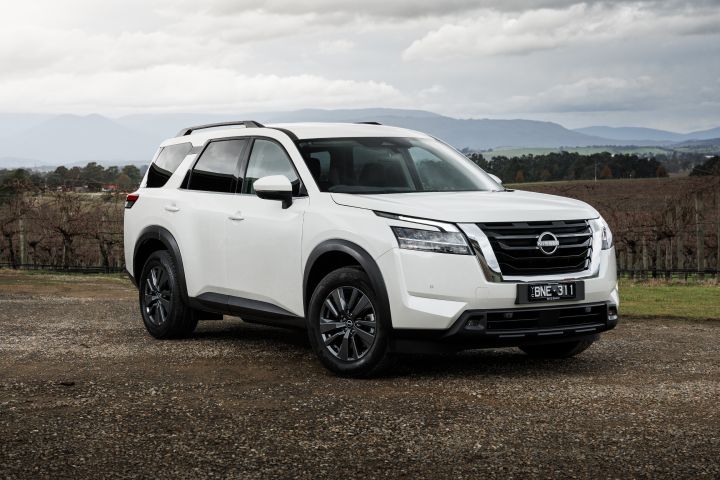 2024 Nissan Pathfinder static parked – front ¾